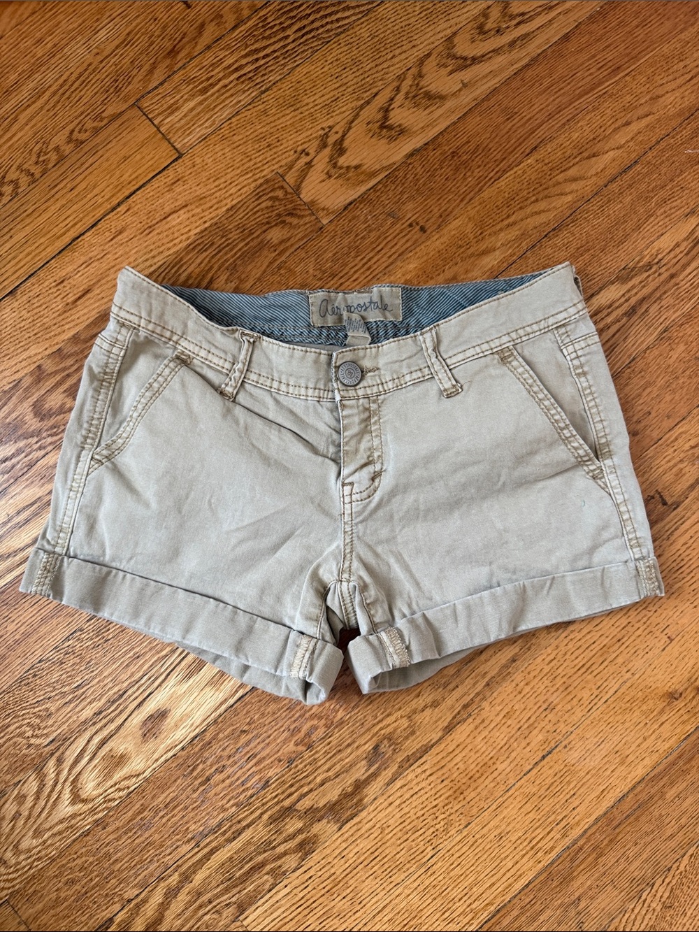 Vintage Y2K Aeropostale Tan Cuffed Midi Twill Shorts